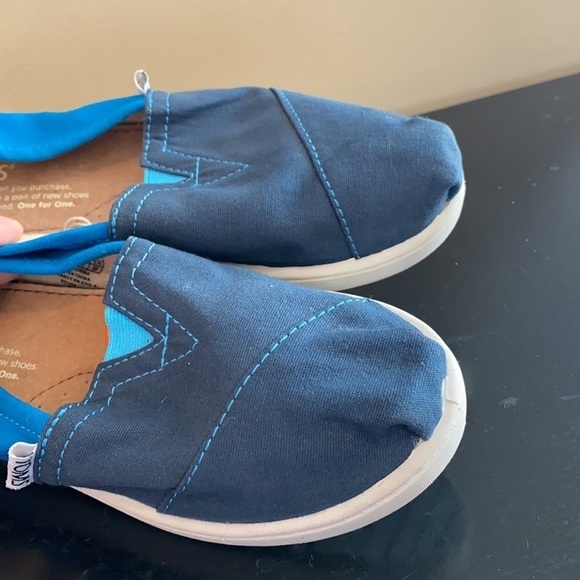 TOMS Classics Youth Navy Canvas Color Block Size 2.5 Y - Picture 3 of 9
